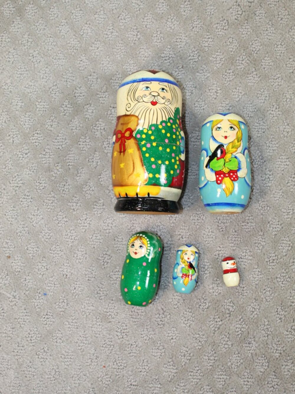 Set of 5 Signed Russian Nesting Santa with Christmas Tree 6.5"x3"